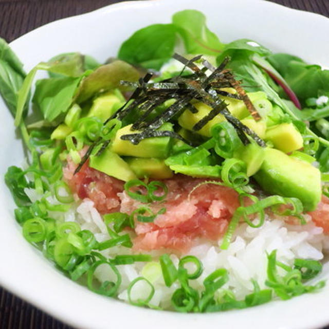 アボカドねぎとろ丼