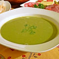 グリーンピースとレタスのスープ
