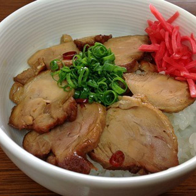 お昼ごはんに「ロールチキン丼」