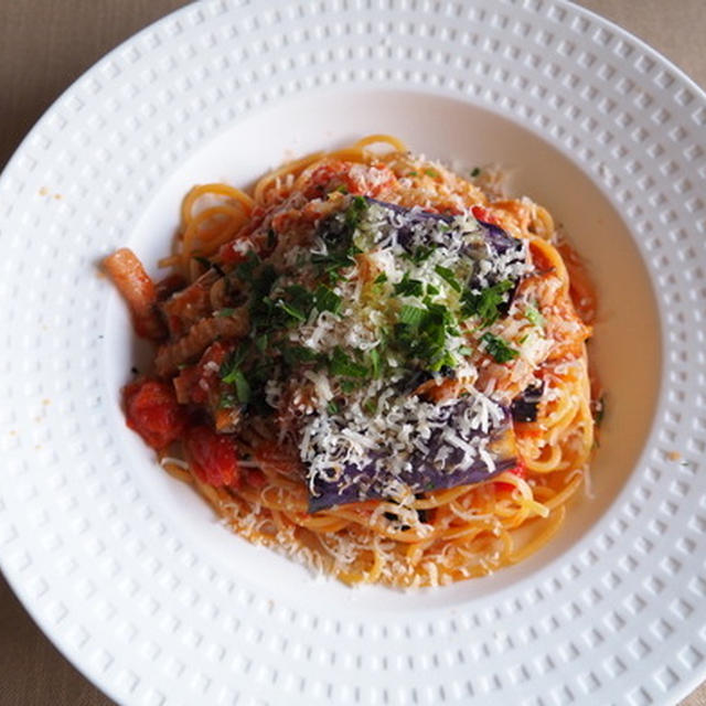 茄子とパンチェッタのトマトソースパスタ
