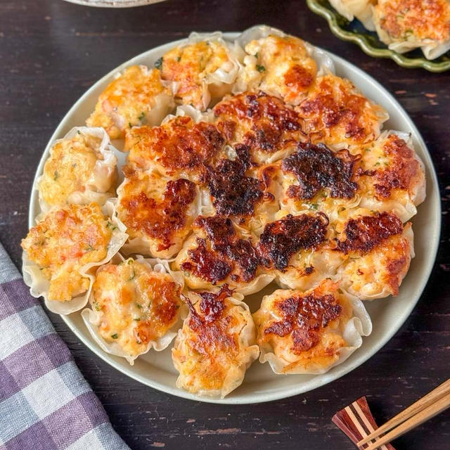 ついついぺろっと食べちゃう☆エビと冷凍豆腐で作る包まない紫蘇チーズ焼売