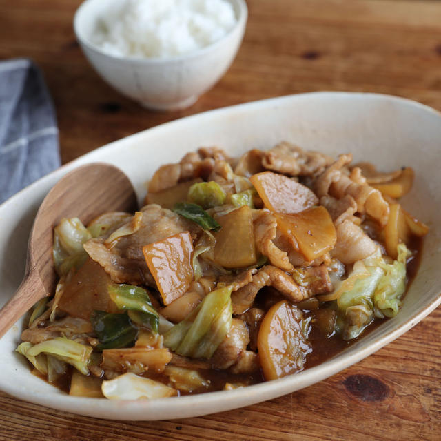 さっぱりコク旨でご飯がすすむ！豚バラ大根の黒酢炒め