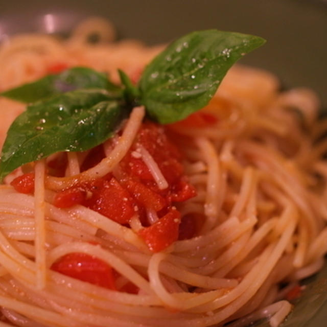 ちょっとピリ辛、生トマトとEXVオリーブオイル「バランカ」のパスタ レシピ