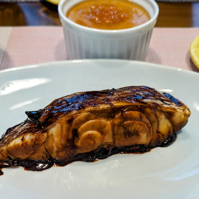 鯛の煮付けとちらし寿司と豆乳茶碗蒸し
