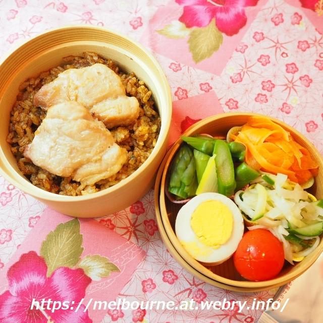 黒炒飯と豚ロースの照り焼き弁当