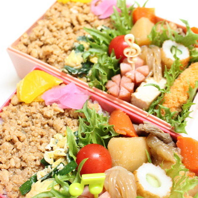 鶏そぼろ丼と肉じゃが弁当