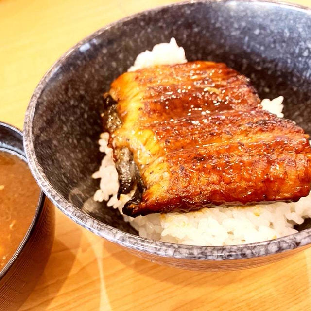 くら寿司の鰻丼と、リラックスパンツまた縫った