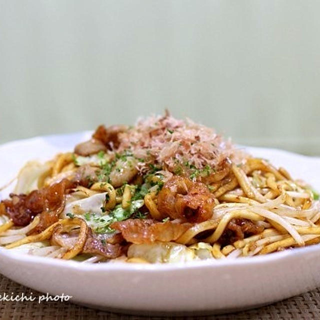 食感が美味しい「ゲソ天入り焼きそば」＆酸味が美味しい「ゴーヤ入りオニオンスライス」