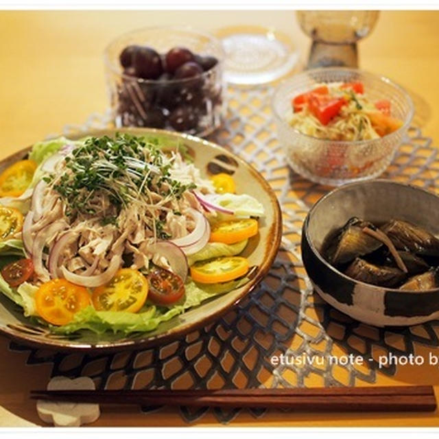 お気に入りの和食器と棒々鶏で夜食ごはん。