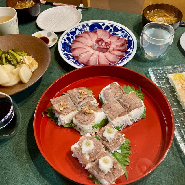 【常陸牛】茨城の新名物？！筑波山をイメージした常陸牛の押し寿司