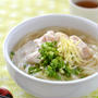 寒い日のお昼ごはんに-鶏だししょうが温うどん。*冷凍めん協会