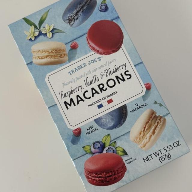 Trader Joe’s Raspberry Vanilla & Blueberry Macarons トレジョさんのラズベリー、バニラ、ブルーベリーマカロン