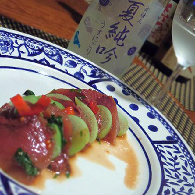 胡瓜とひじきの酢の物、鰹とリュウキュウのカルパッチョ、土佐茶と菊花飯