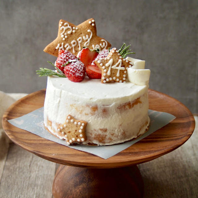 誕生日のいちごショートケーキ・シナモンロール