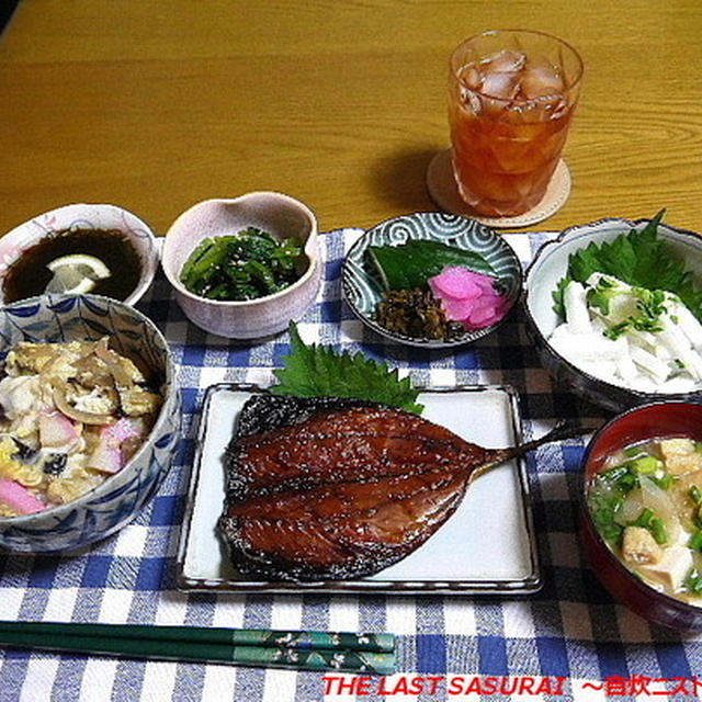 【夕食】木の葉丼・さばのみりん干し・小松菜ごま和え…