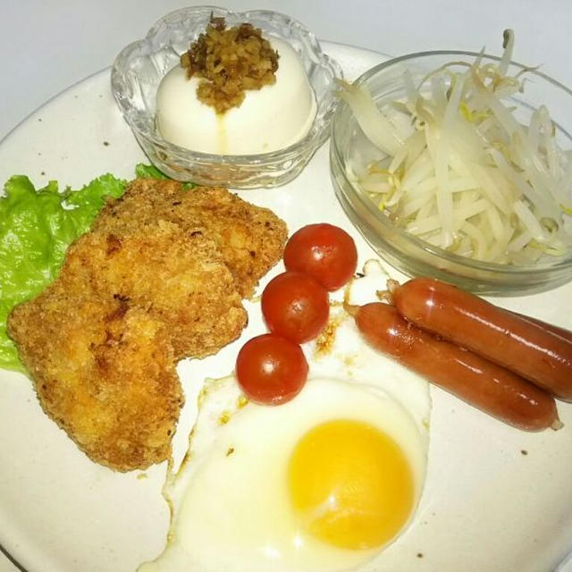 残りももののチキンカツのおかげで豪華になった・・・(￣▽￣;)