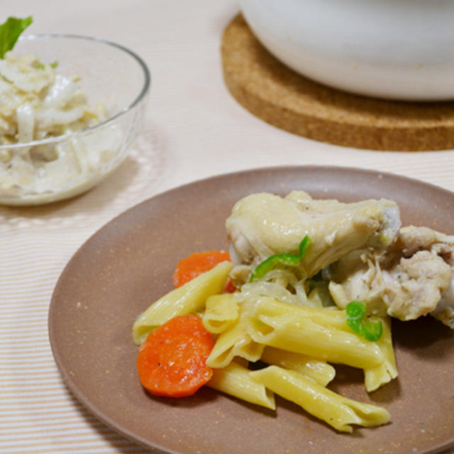 ガーリック塩手羽とペンネの鍋蒸し。新たま切り干しの豆乳サラダの晩ご飯。