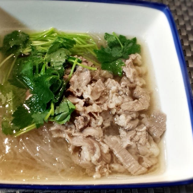 春雨で牛肉のフォー