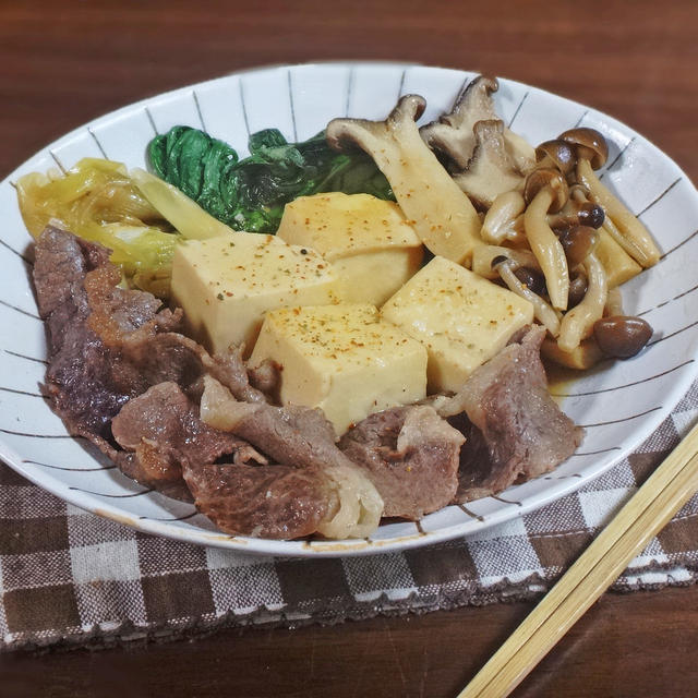 甘辛牛肉の旨みが染みしみ！絶品キノコの肉豆腐の作り方