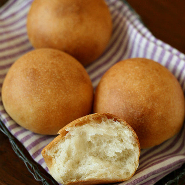 シンプルな丸パン(自家製もも酵母)