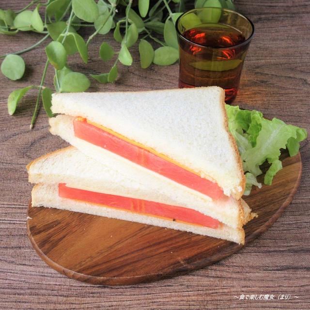 まさかな組み合わせが絶品な簡単サンドイッチ♪シャリッ＆ジュワッ！『スイカ＆チーズサンドイッチ』