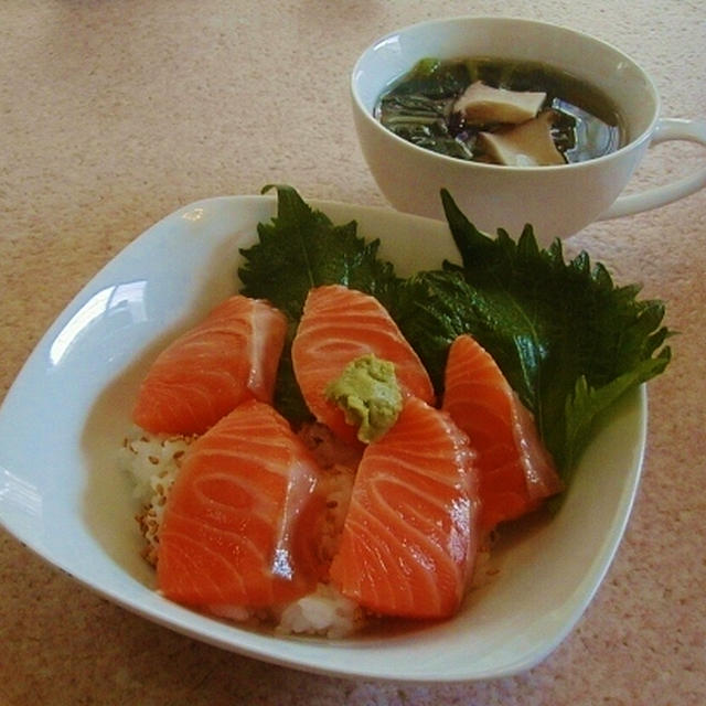 簡単サーモン寿司と小松菜スープ