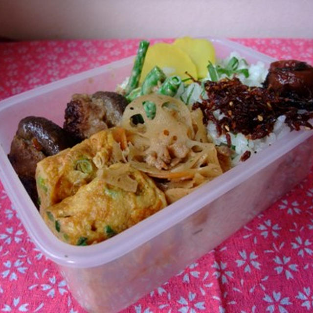 椎茸の肉詰めお弁当。