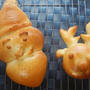 クリスマスのパンと縫い物