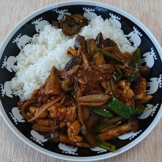 鶏肉と野菜の具だくさんカレーで昼ごはん