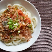 スピードランチ！「キムチと納豆の混ぜうどん」