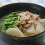簡単、時短の煮物！追いがつおつゆでほど塩、甘くやさしいかぶと豚バラ肉のほっこり煮。