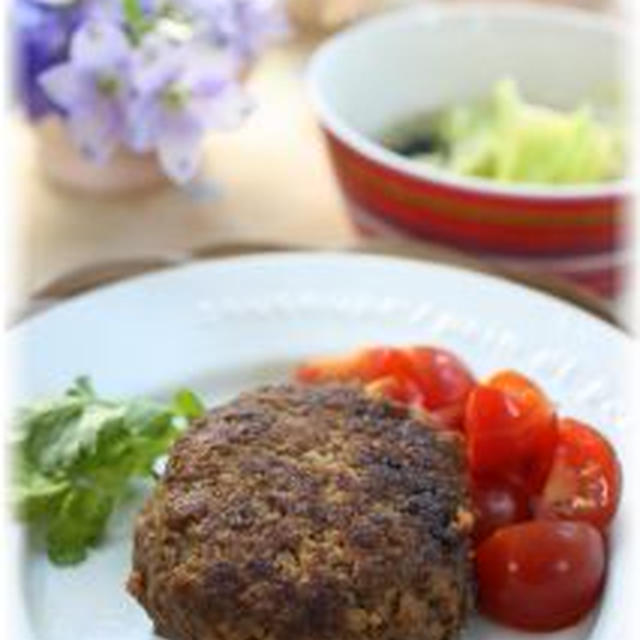 半分お豆腐のハンバーグ。　と献立。