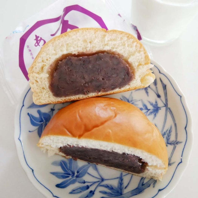 今日はあんぱんの日