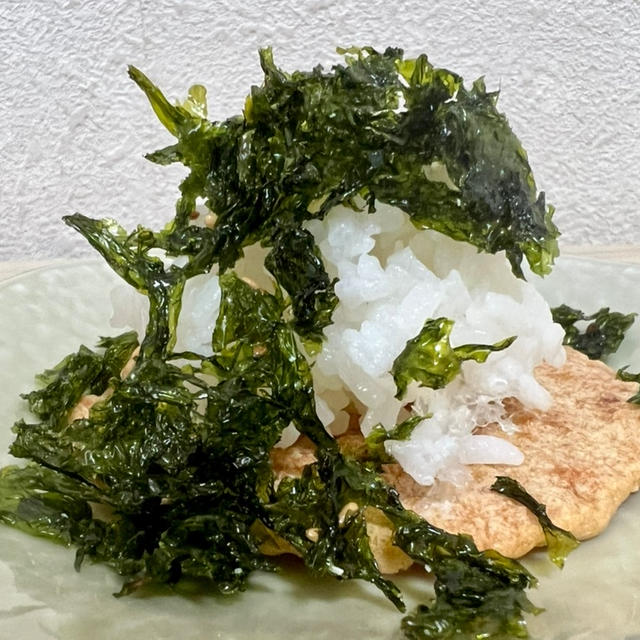 ゆかり黄金缶　おやつごはん　なぜかゆかりとごはんの組み合わせが好き　缶も袋も再利用　掃除雑巾入れ