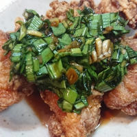 冷凍からあげをにんにらだれで食べる