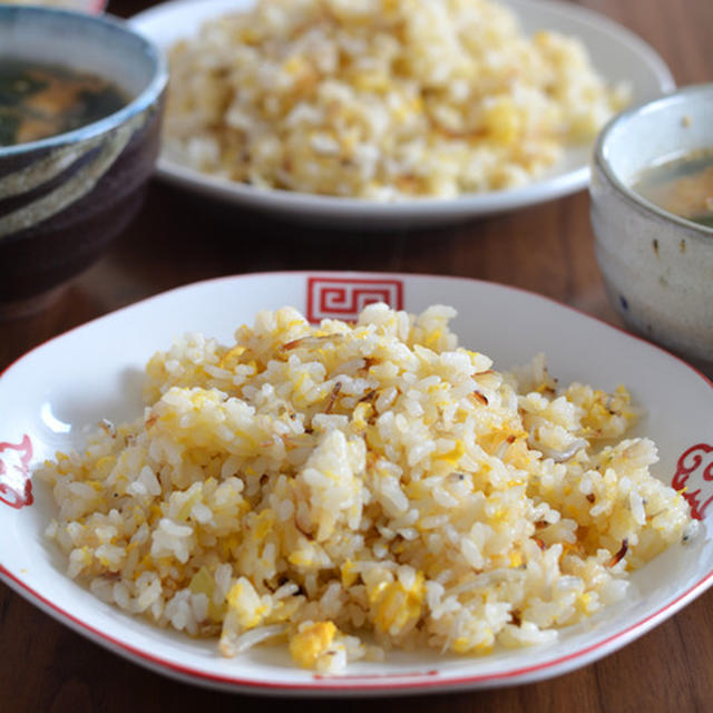 しらす卵チャーハンの昼ごはん。