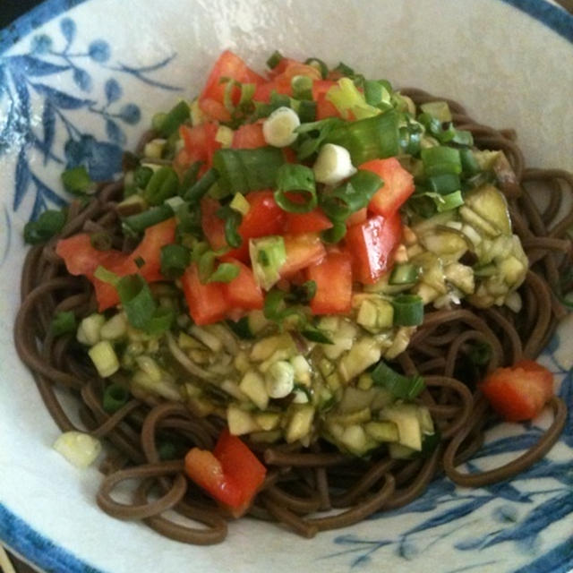 夏野菜のねばトロ冷やしそば～エバラのねばトロ漬けの素