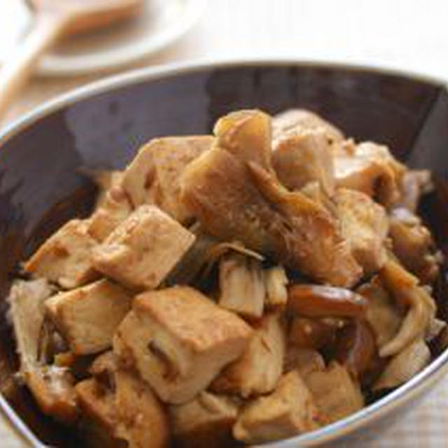 きのこ豆腐。（秋・茶色のおかず）とフライパンで焼いた銀鮭。