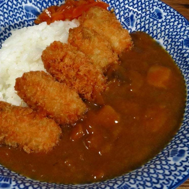 ゴールデンカキフライカレーと、盛り付け例。