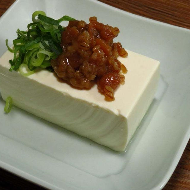 冷奴二題➖金山寺味噌のっけ豆腐と、冷やしすだちうどんつゆの冷やしすだち奴。
