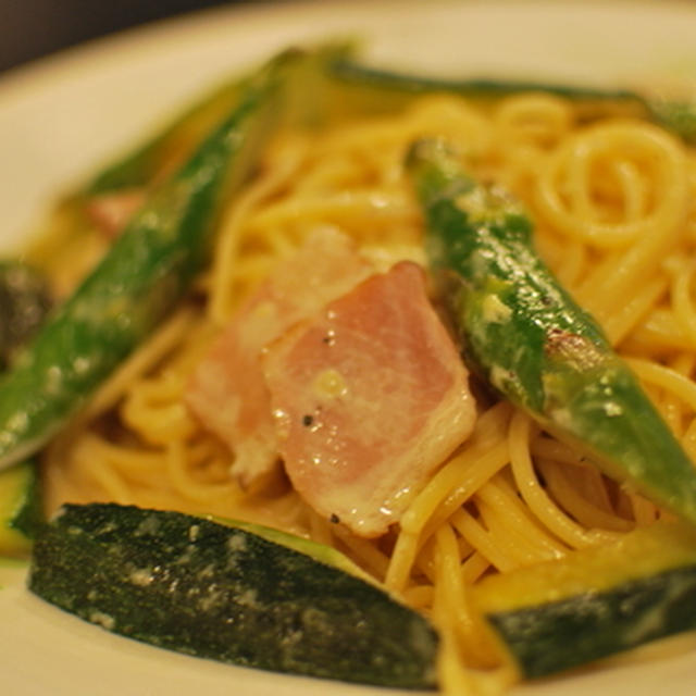 アスパラ・ズッキーニ・ベーコンのクリームパスタ