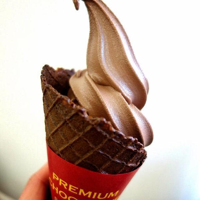 おいしいからぜひ！新★ミニストップソフトクリーム★水野シェフの杏が香るチョコソフト