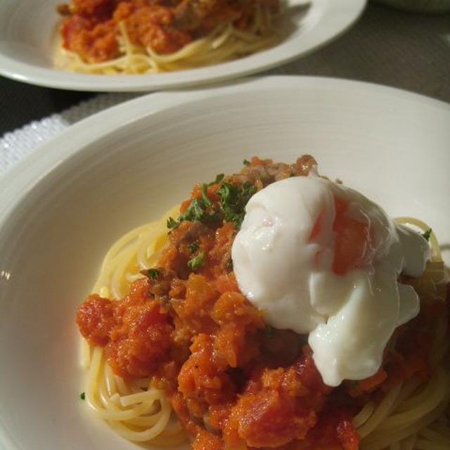 うまうまにんじんピュレと豚肉のラグーパスタにぷるぷる温玉添え