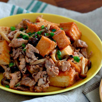 豚肉と厚揚げとしめじの甘辛炒め