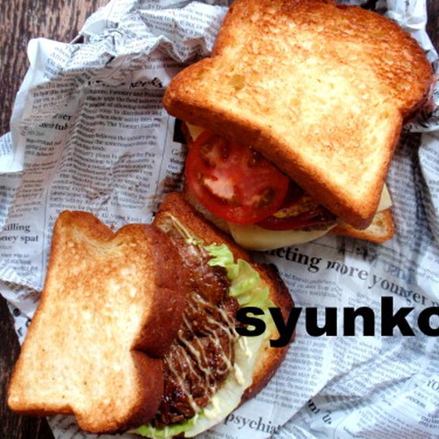 照り焼きバーガーとチーズバーガー