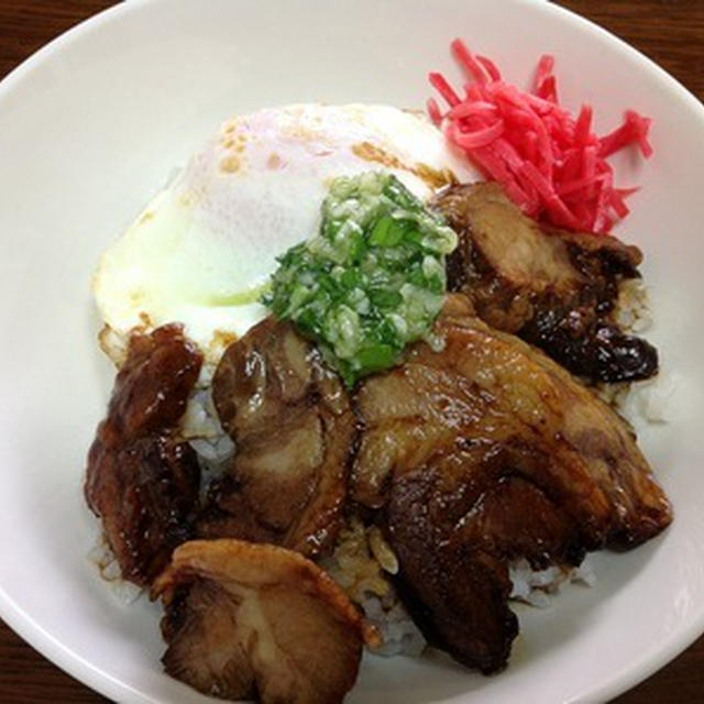 お昼ご飯に「焼豚玉子飯」