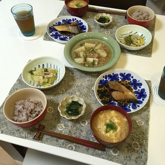 ブリ照り、かぶのそぼろあんかけ