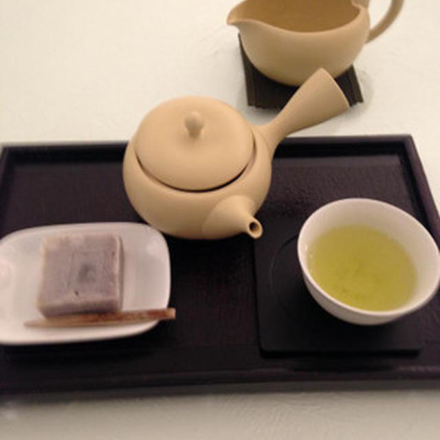 お茶を飲みに