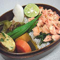 変わり鮭弁当。葉唐辛子の佃煮。眠いきなこ