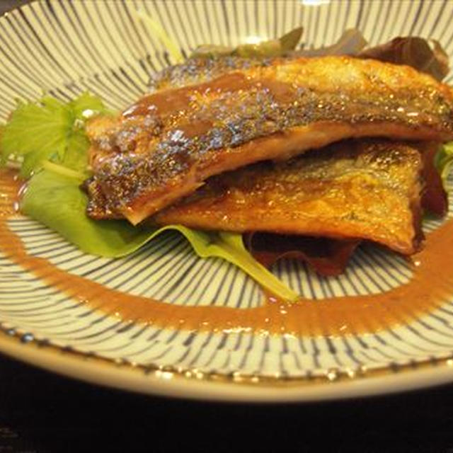 秋刀魚のガーリック焼き・肝ソース「遊食亭 やじお」